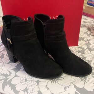 Kelly & Katie Black Booties. 🩷In box, barely worn